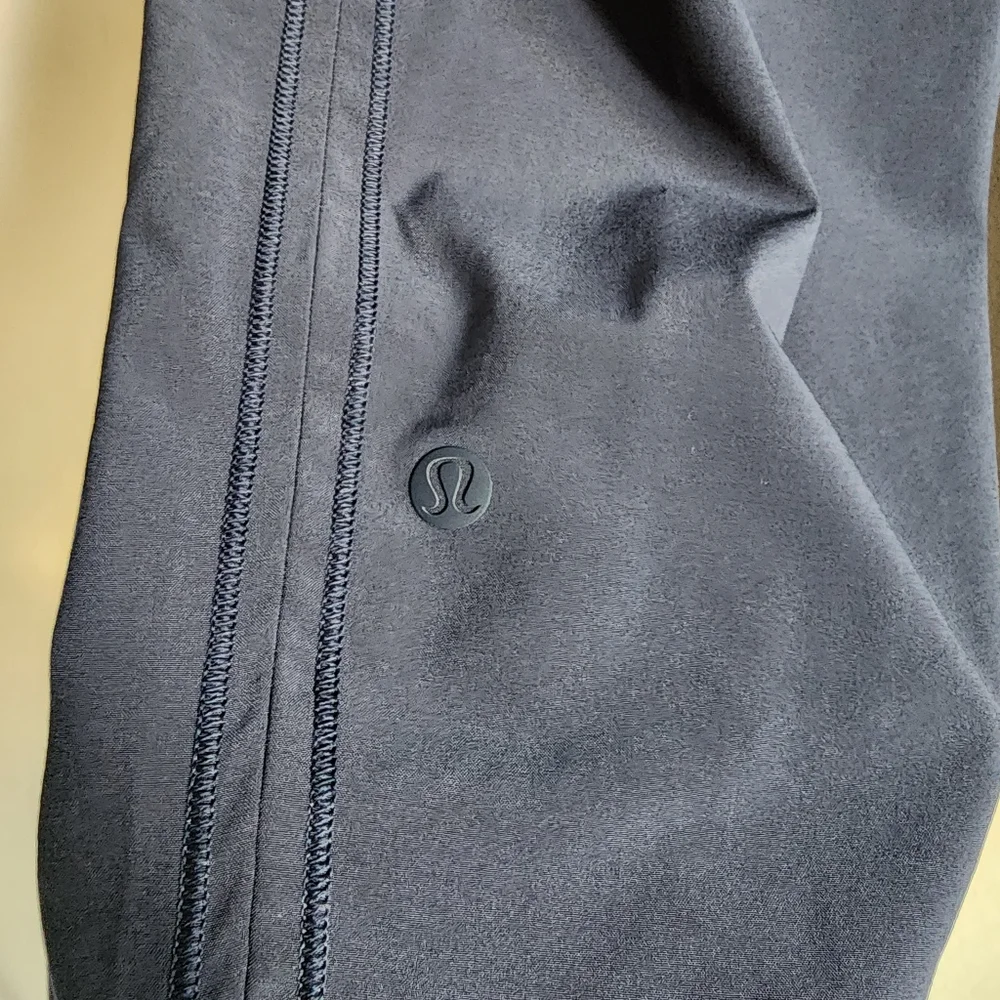 Lululemon Navy‎ Final Play Crop Pants Size 6